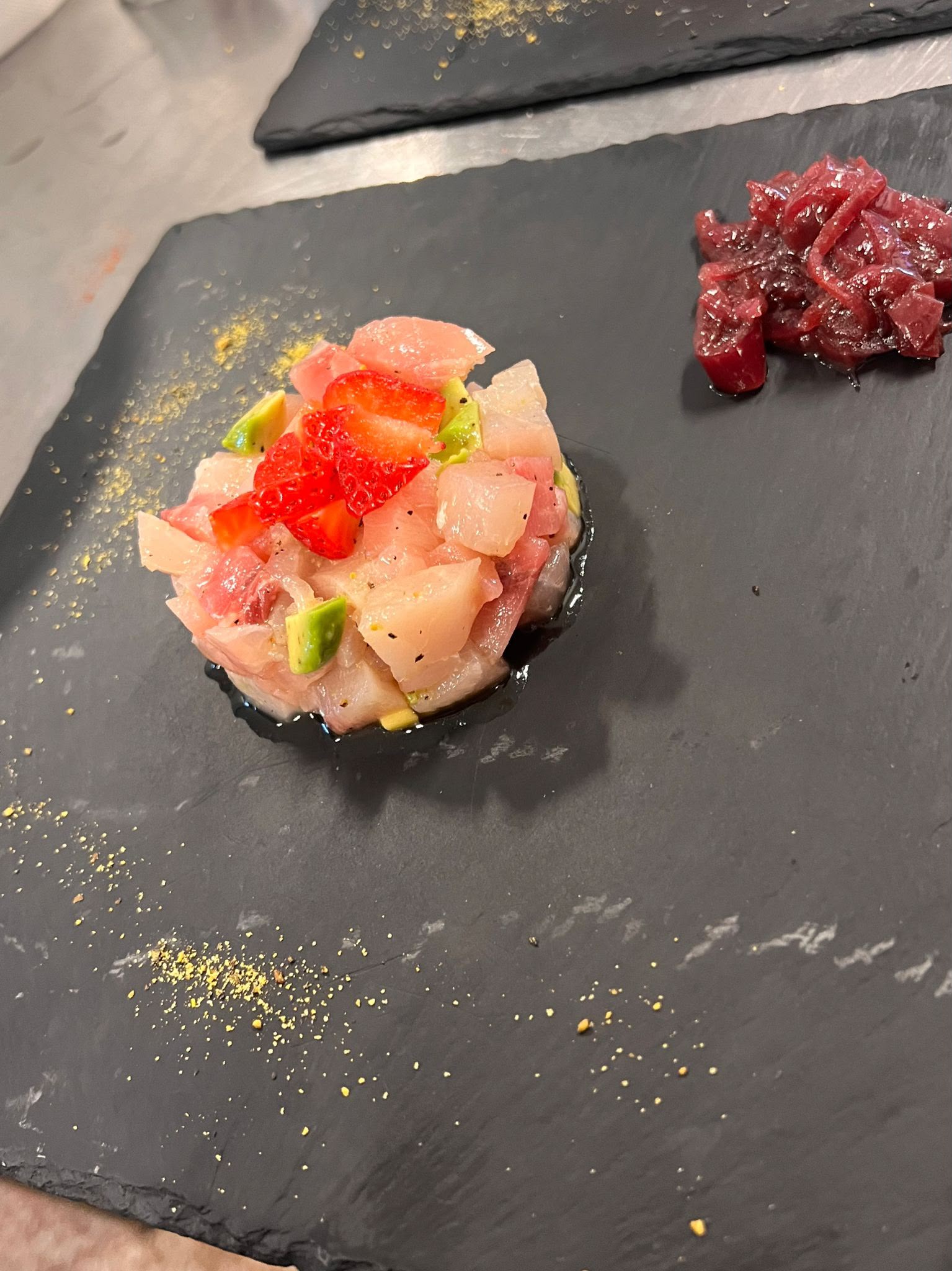 Tartare di pesce fresco al Panorama Pizzeria sul Lago di Calceranica
